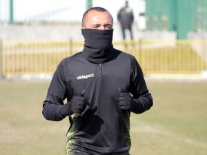 Защитник пропуска мача на Ботев, канарите загряха за Дунав с народна топка