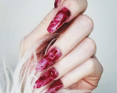 Как да познаем луда ли е по маникюра? ВИДЕО