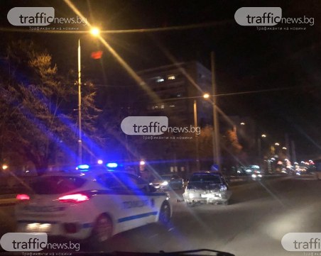 Катастрофа в центъра на Пловдив, кола е с размазана задница