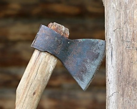 Масов бой в Роман! Един от биячите нападна полицай с брадва