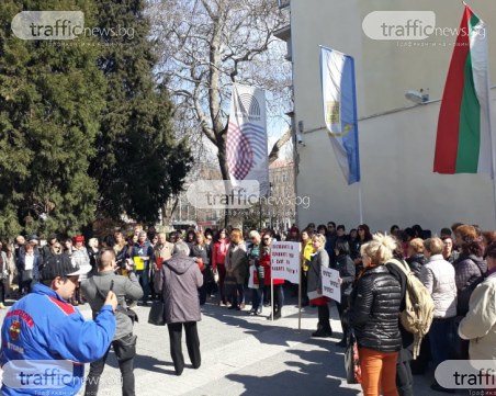 Над 100 лекари и медсестри излязоха на протест в Пловдив! Искат нов модел на здравеопазване ВИДЕО и СНИМКИ