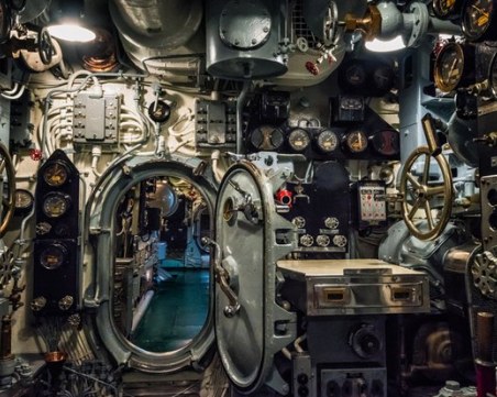 Заради дебели моряци британците променят подводниците си