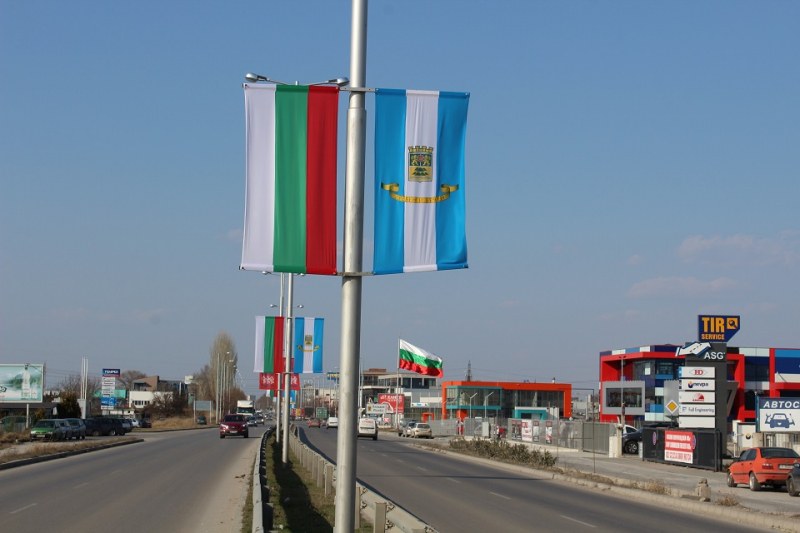 Монтираха 300 нови знамена в Пловдив СНИМКИ