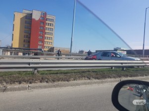 Катастрофа блокира движението на надлеза на Ален Мак в Пловдив СНИМКИ