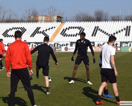 Локо търси първа пролетна победа днес