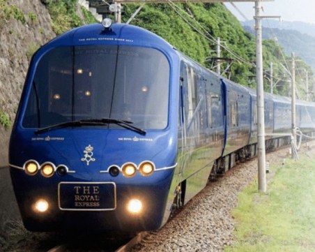 Дизайнерски купета и жива музика в най-луксозния влак на света СНИМКИ