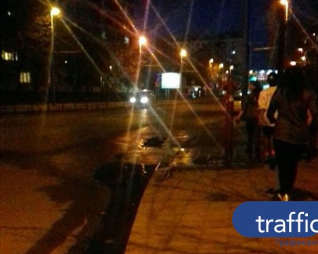 ВиК авария на булевард в Пловдив, от пожарен кран извира река