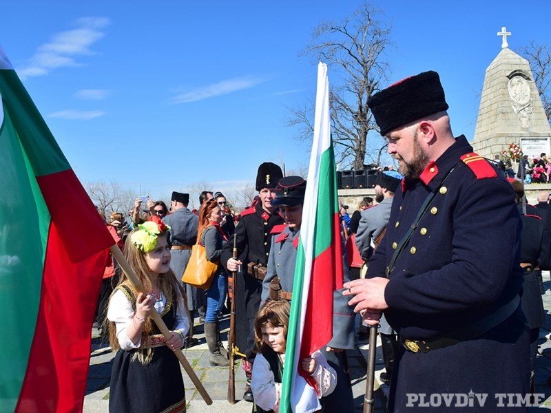 Трети март в Пловдивско: Пробуждаме се с хоро, посрещаме освободителите с музика и ... крос