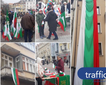16-метров трикольор се вее от блок в Кючука! Пловдив е бяло-зелено-червен СНИМКИ