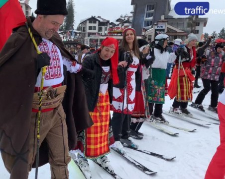 Хоро на ски и с носии играха в Пампорово ВИДЕО