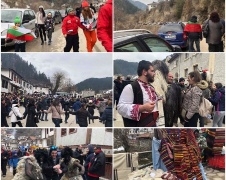 Километрични опашки за Широка лъка! Хора се вият, кукери дефилират СНИМКИ+ВИДЕО