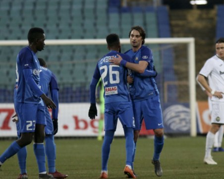 Левски разби Славия, треньорът на белите си тръгна преждевременно ВИДЕО