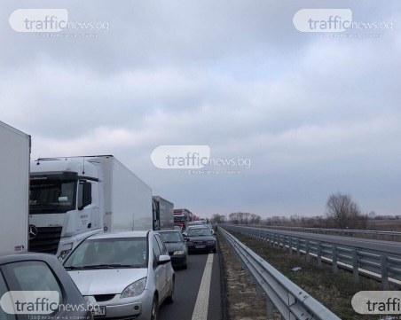 Сериозен трафик на празника! Очакват се задръствания, има риск за инциденти