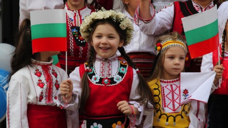 Министерство зове да станем посланици на България, снимайки се за 3 март