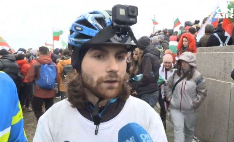 Млад българин стигна от Берлин до Шипка с колело