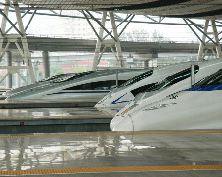 Китай пуска най-бързите безпилотни влакове догодина