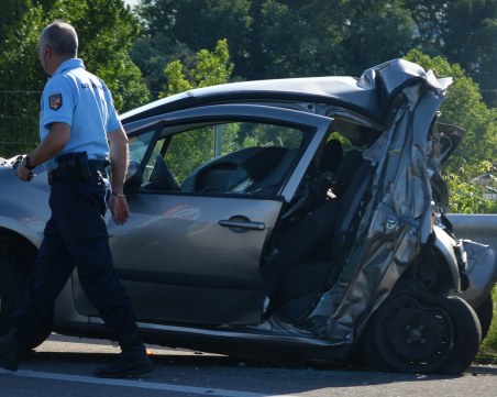 Мъж загина при катастрофа между 2 коли във Варна