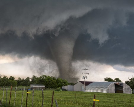 Торнадо погуби 23-ма в Алабама, хиляди са без ток ВИДЕО