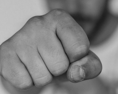 Бащата, пребил 14-годишната си дъщеря, застава пред съда