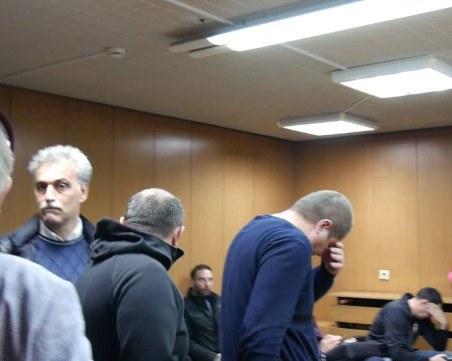 Без накисване! Пловдивски бизнесмен и жена му изпрали 5 милиона СНИМКИ и ВИДЕО