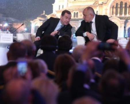 Борисов готов да доплащаме полетите на руските туристи