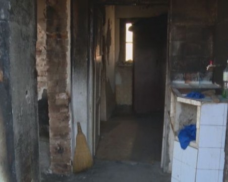 Инвалид живее в къща, изпепелена от пожар! Няма къде да отиде