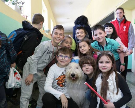 Кучето Мон и доброволци събраха над 11 хил. лв. за онкоболни деца