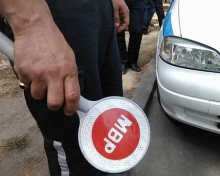 Трима пловдивчани преспаха в ареста! Опитали се да подкупят полицаи, но неуспешно