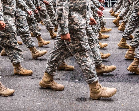 Военен отряд обезврежда снаряда, намерен при изкопни работи във Варна