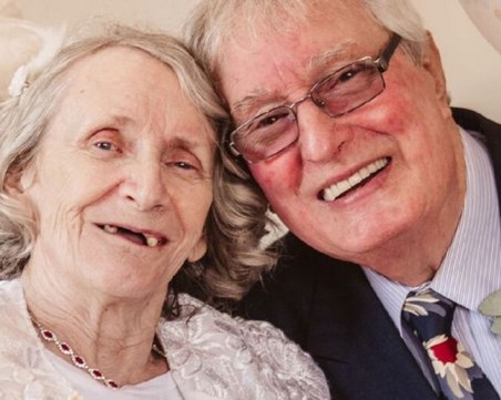 Жена 44 пъти отказва брак, сама направи 45-то предложение СНИМКИ