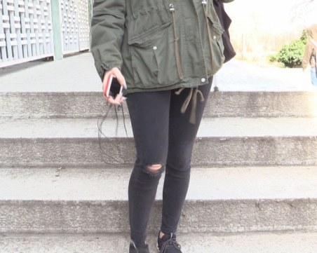 Бургаско училище с дрескод: Без клинове в час, учениците се бунтуват!