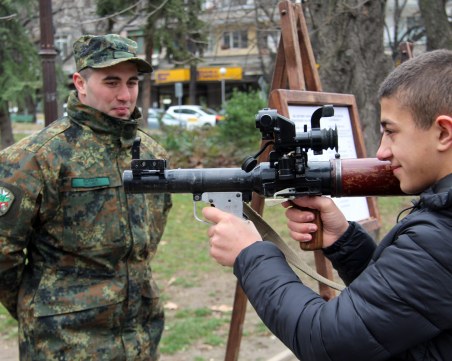 Кампания: Хвани автомата, чуй ансамбъл 