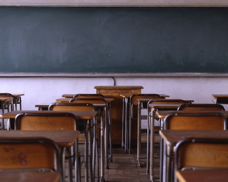 Първолаци по мустаци II… Неграмотни с 4 лева на ден да ходят на школо