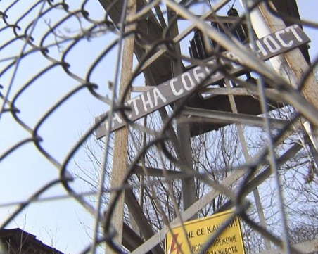 Семейство без ток от 3 години, заради съсед – присвоил им трафопоста!?