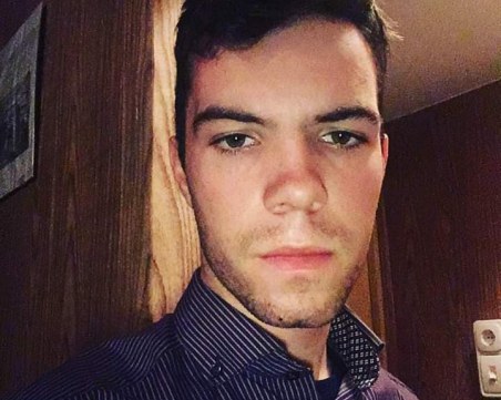 Добрият пример: Младеж предлага колата си на бедни абитуриенти