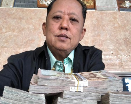 Кандидат-зетьове побъркаха бащата на тайландската девственица