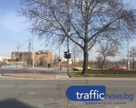 Няма преминаване за пешеходците пред кметството в Тракия СНИМКА