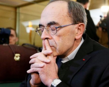 Пореден секс скандал: Главата на френската римокатолическа църква падна