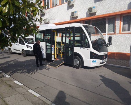 Представиха новите автобуси в Стамболийски, ще возят жителите безплатно и до селата СНИМКИ