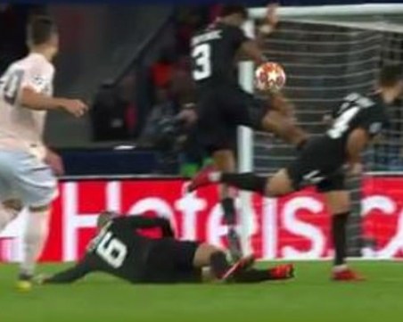 Спецовете в Англия признаха: Нямаше дузпа за Юнайтед! ВИДЕО