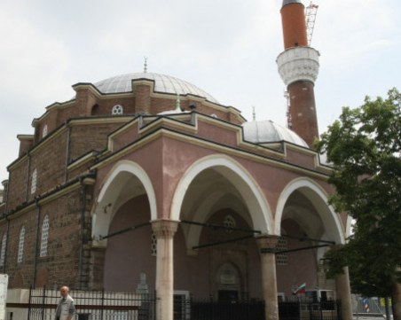 Опрощение в ход: 8 млн. на Мюфтийството, 800 бона на Църквата