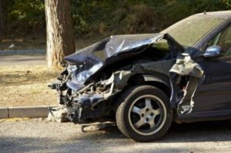 Неизвестен отрадна кола във Велико Търново, блъсна се и избяга