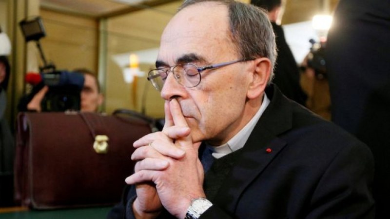 Пореден секс скандал: Главата на френската римокатолическа църква падна