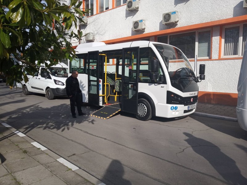 Представиха новите автобуси в Стамболийски, ще возят жителите безплатно и до селата СНИМКИ