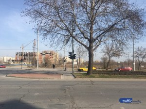 Няма преминаване за пешеходците пред кметството в Тракия СНИМКА