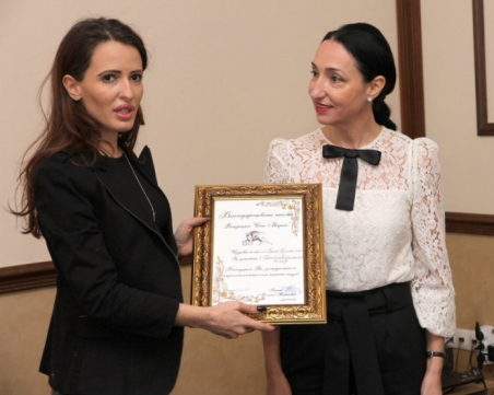 Бизнесдама помага на възрастни хора в Пловдив