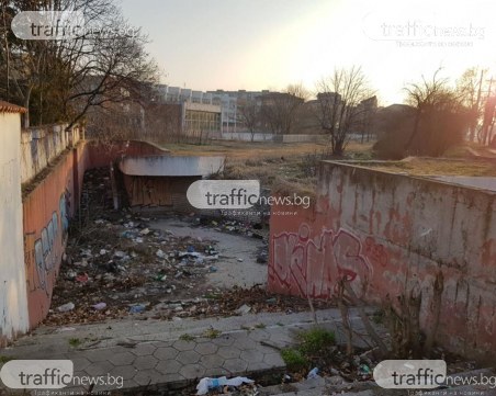 Като във филм на ужасите: Да преминеш през този подлез в Пловдив, не е за хора със слаби сърца СНИМКИ