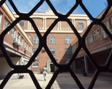 Масов бой в гръцки затвор! Има убит