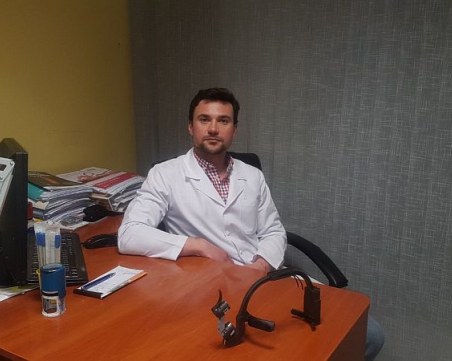 Младите лекари на Пловдив: Д-р Митев и колегите му отстраниха 12-сантиметров паразит СНИМКИ