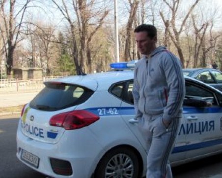 Не е за вярване: Шофьор блъска жена, извинява се и я вози!